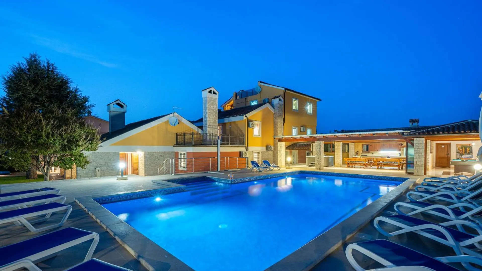 Επικοινωνία με το Villa Suzanne